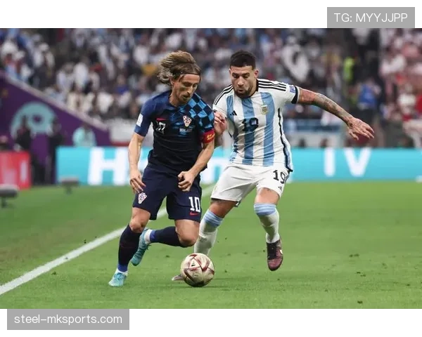 奥塔门迪世界杯决赛闪耀，蓝白防线筑就阿根廷夺冠基石