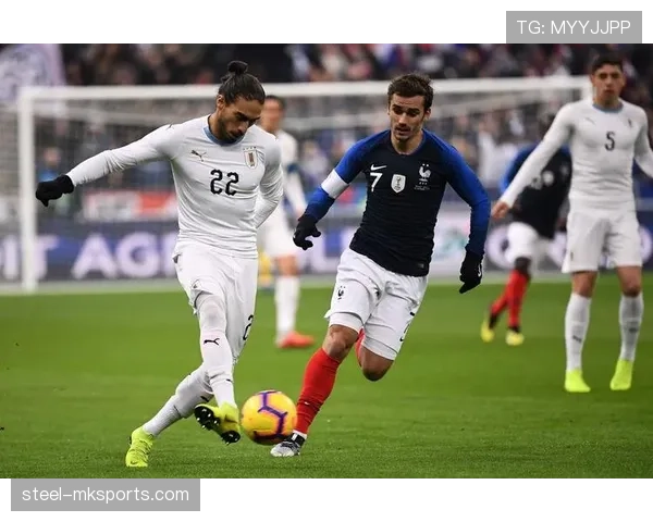 格里兹曼训练场幽默瞬间展天赋，团队精神闪耀引关注